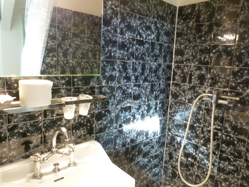 Blue Hotel Ла Сен-сюр-Мер Екстериор снимка