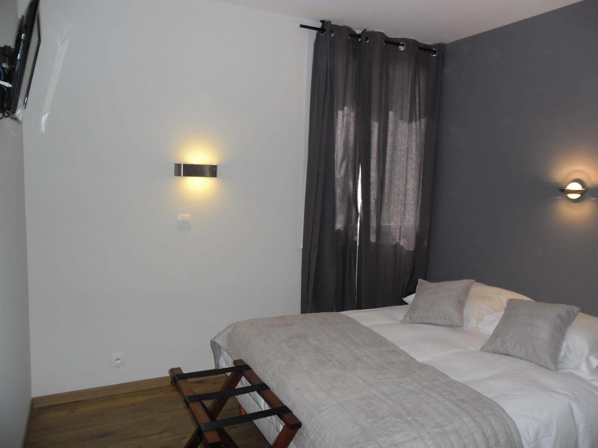 Blue Hotel Ла Сен-сюр-Мер Екстериор снимка